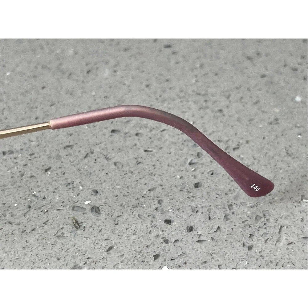Gloria Vanderbilt this frames